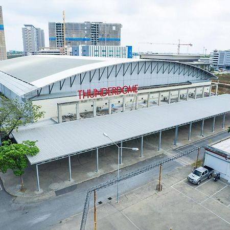 Beige Poshtels + Netflix Hostel Bangkok Exterior photo