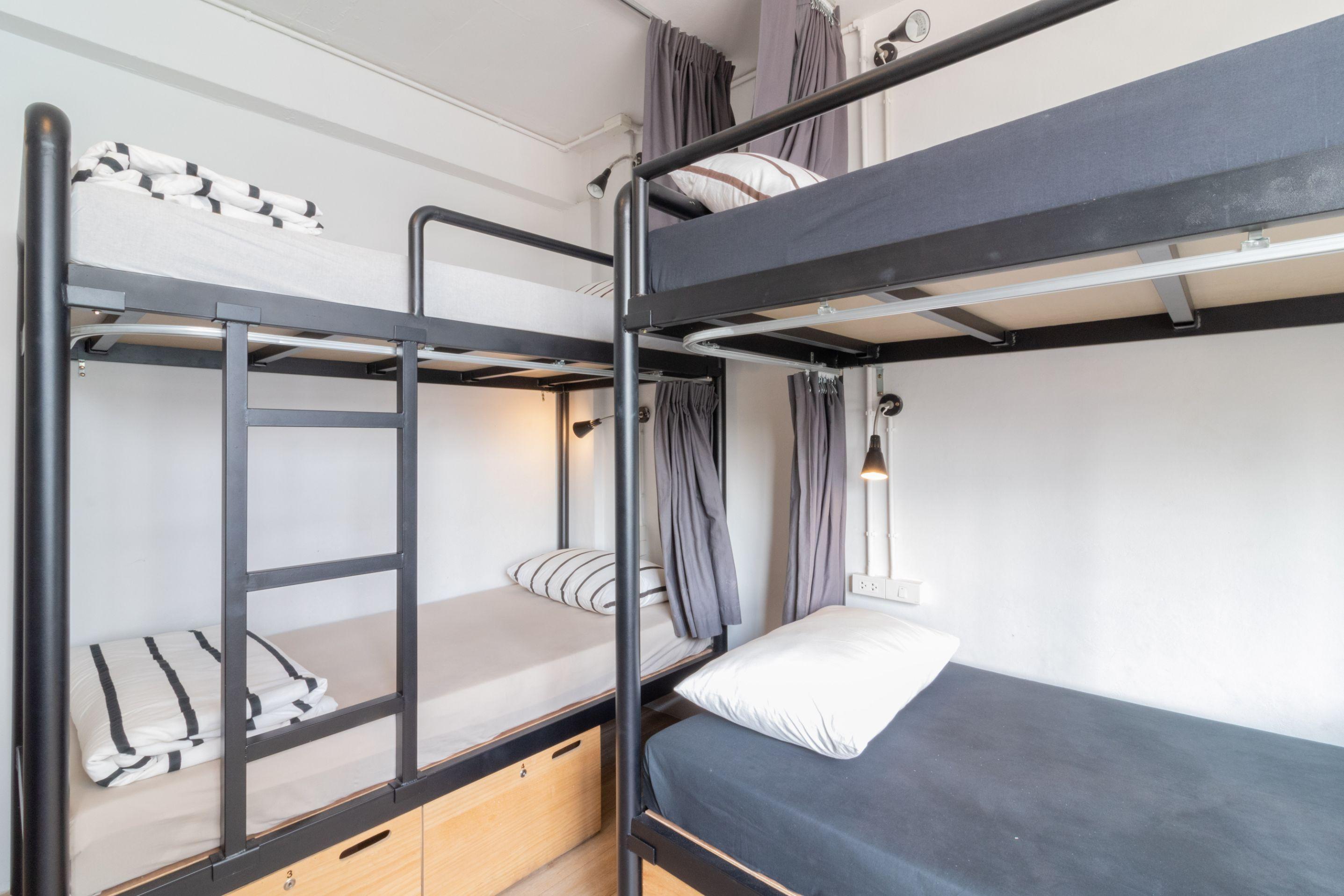 Beige Poshtels + Netflix Hostel Bangkok Exterior photo