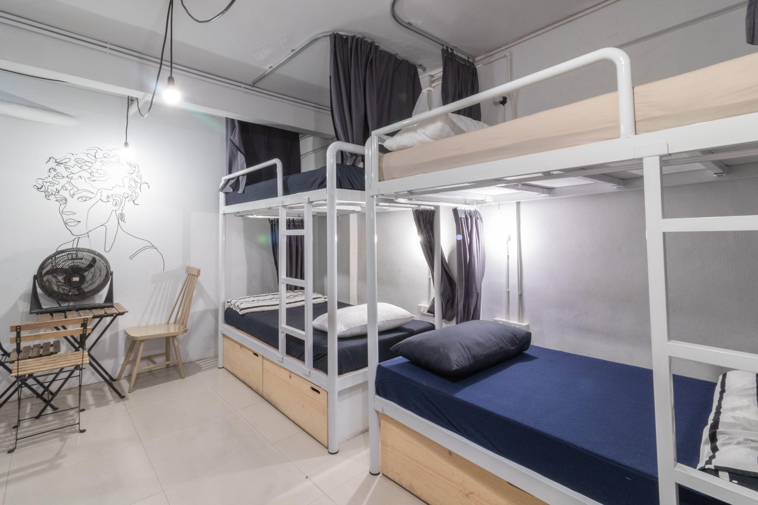 Beige Poshtels + Netflix Hostel Bangkok Exterior photo