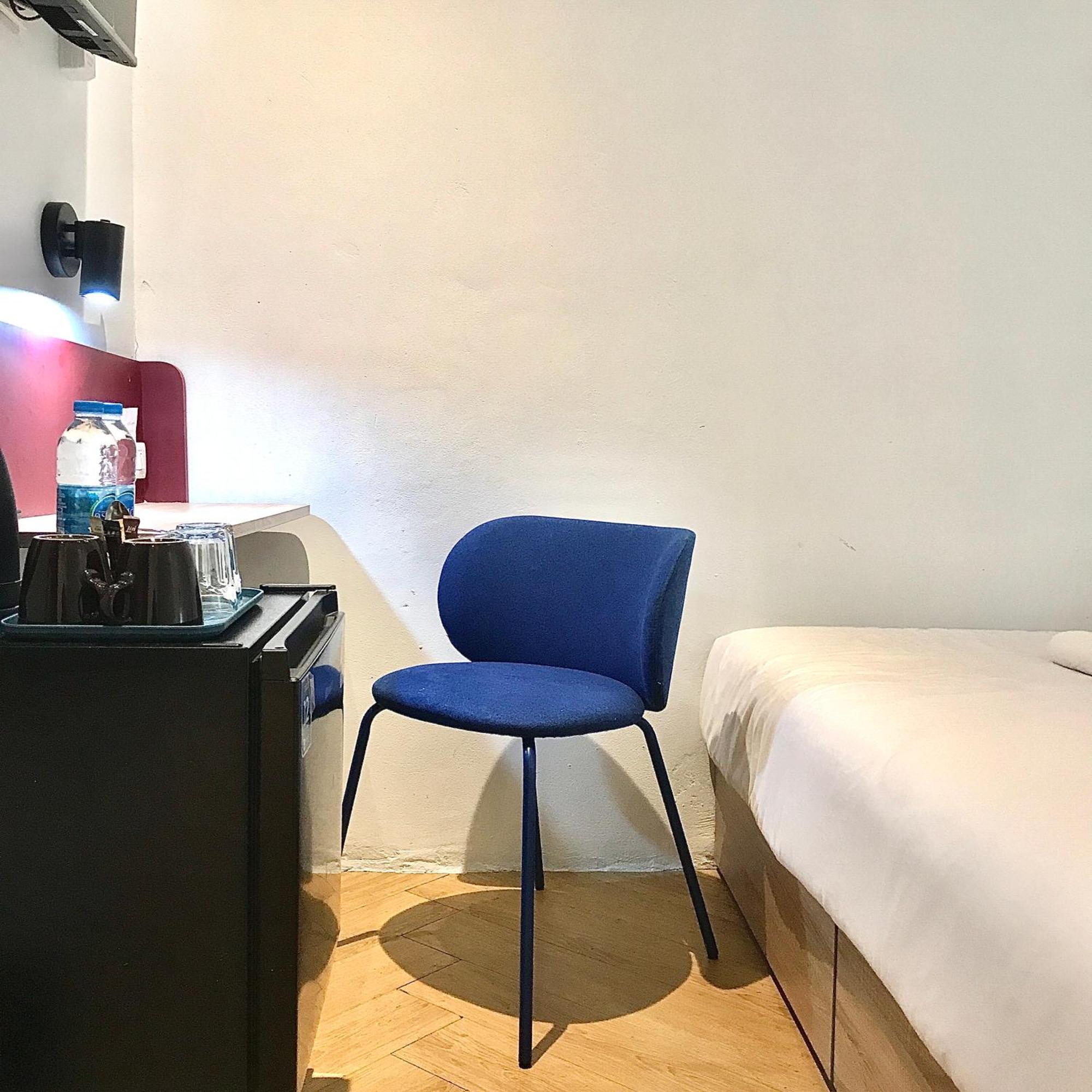 Beige Poshtels + Netflix Hostel Bangkok Exterior photo