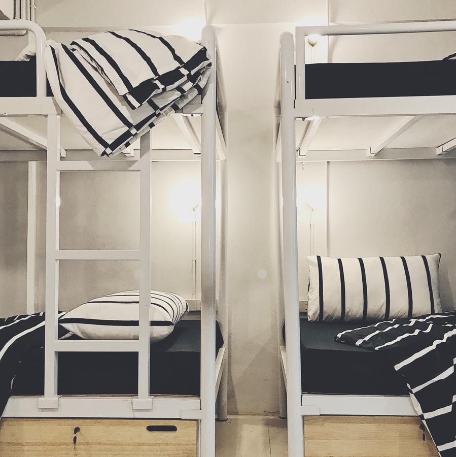 Beige Poshtels + Netflix Hostel Bangkok Exterior photo