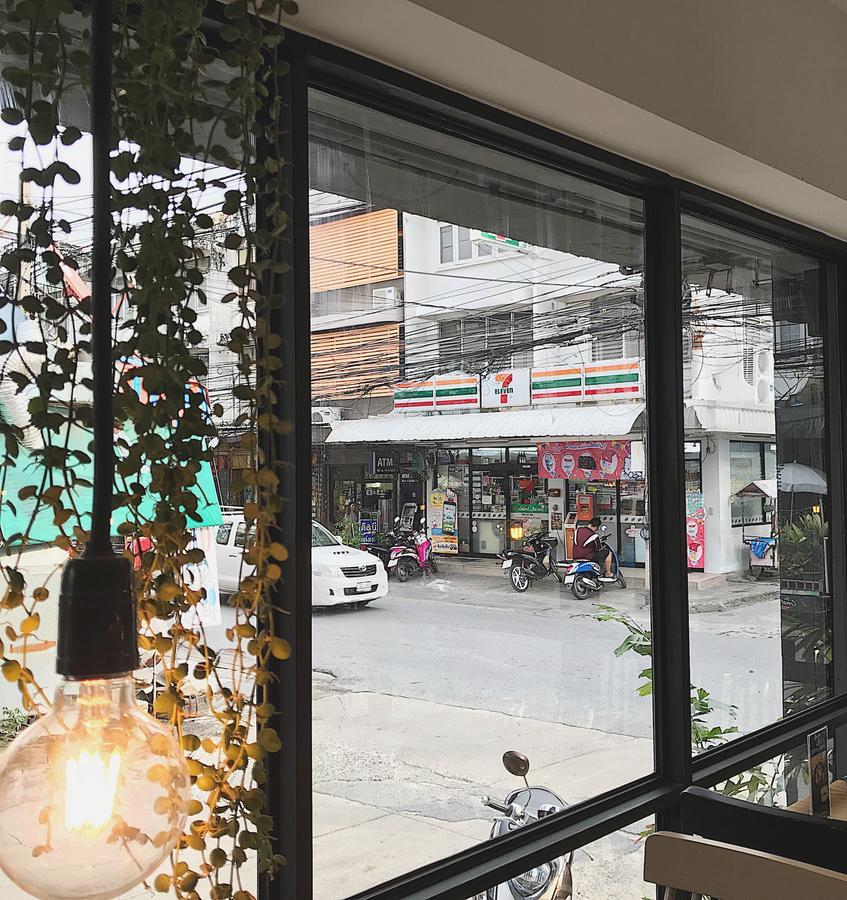 Beige Poshtels + Netflix Hostel Bangkok Exterior photo
