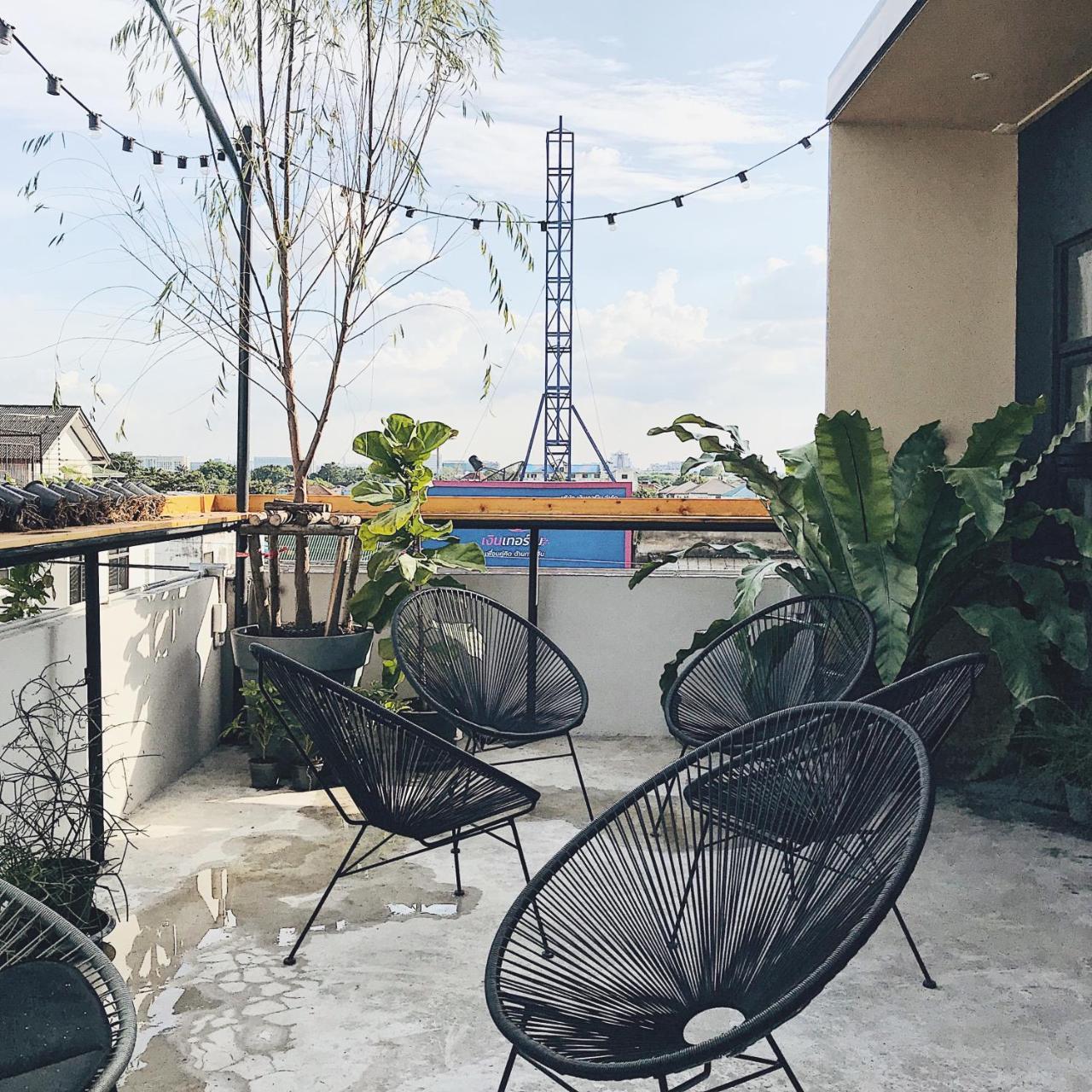 Beige Poshtels + Netflix Hostel Bangkok Exterior photo
