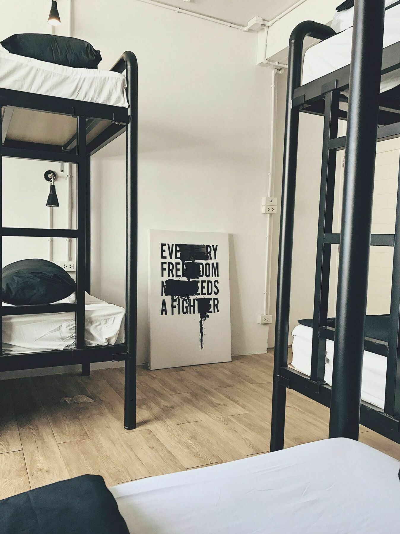 Beige Poshtels + Netflix Hostel Bangkok Exterior photo